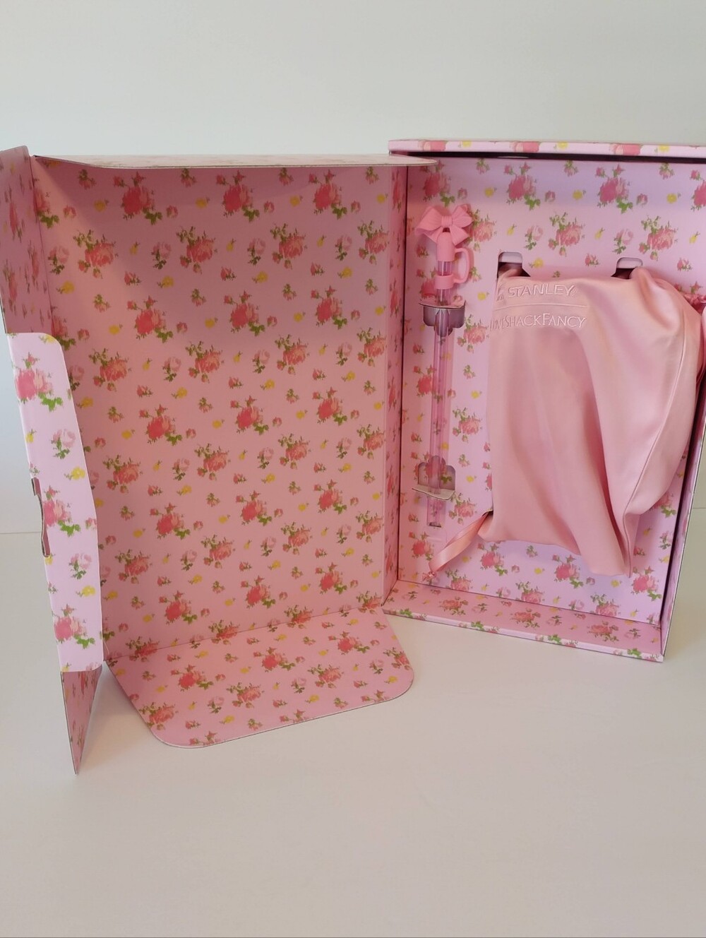 Stanley Pink Floral Mug with Bow Straw - Picture 2 of 5